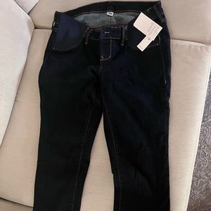 NWT Old navy maternity jeans in size 6